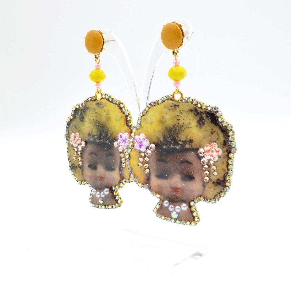 Miniature : 恐怖中古風娃娃木片耳環 繞水晶石花邊 美國訂製 雷射切割 可訂製