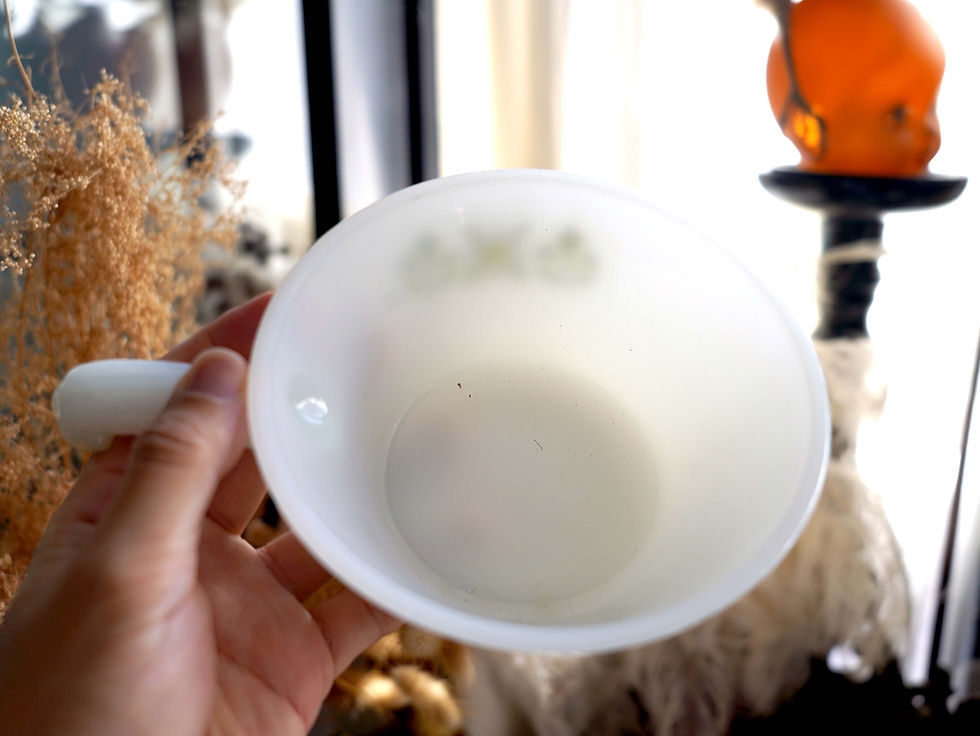 Miniaturbild: Used FIRE KING White Soup Bowl with Green Floral Pattern, Salad Bowl, Antique