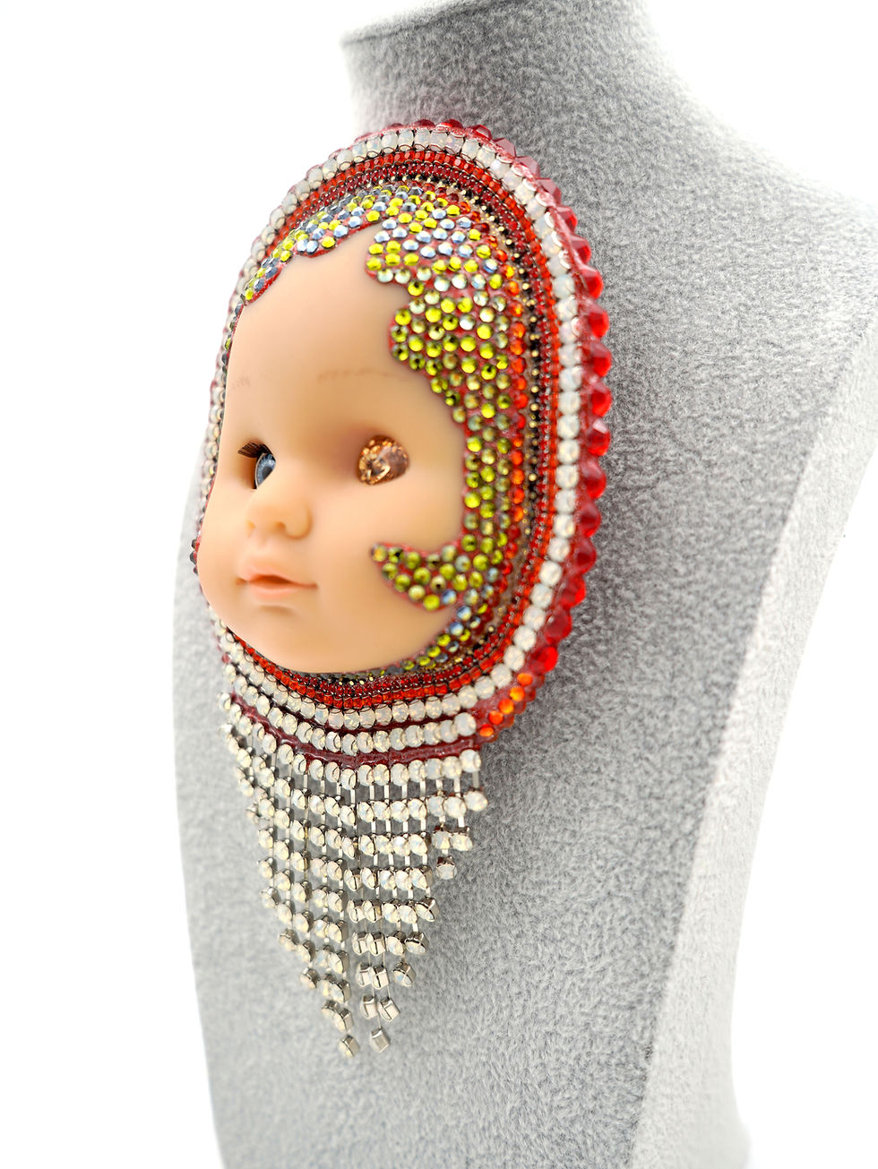 Miniatura: 【CUPID】Large Baby Head in Red Swarovski crystals Brooch 【邱比特系列】巨型嬰孩頭心口針 綴紅色施華洛水晶手工琺瑯    Material - Plastic+ Epoxy  Color - Re