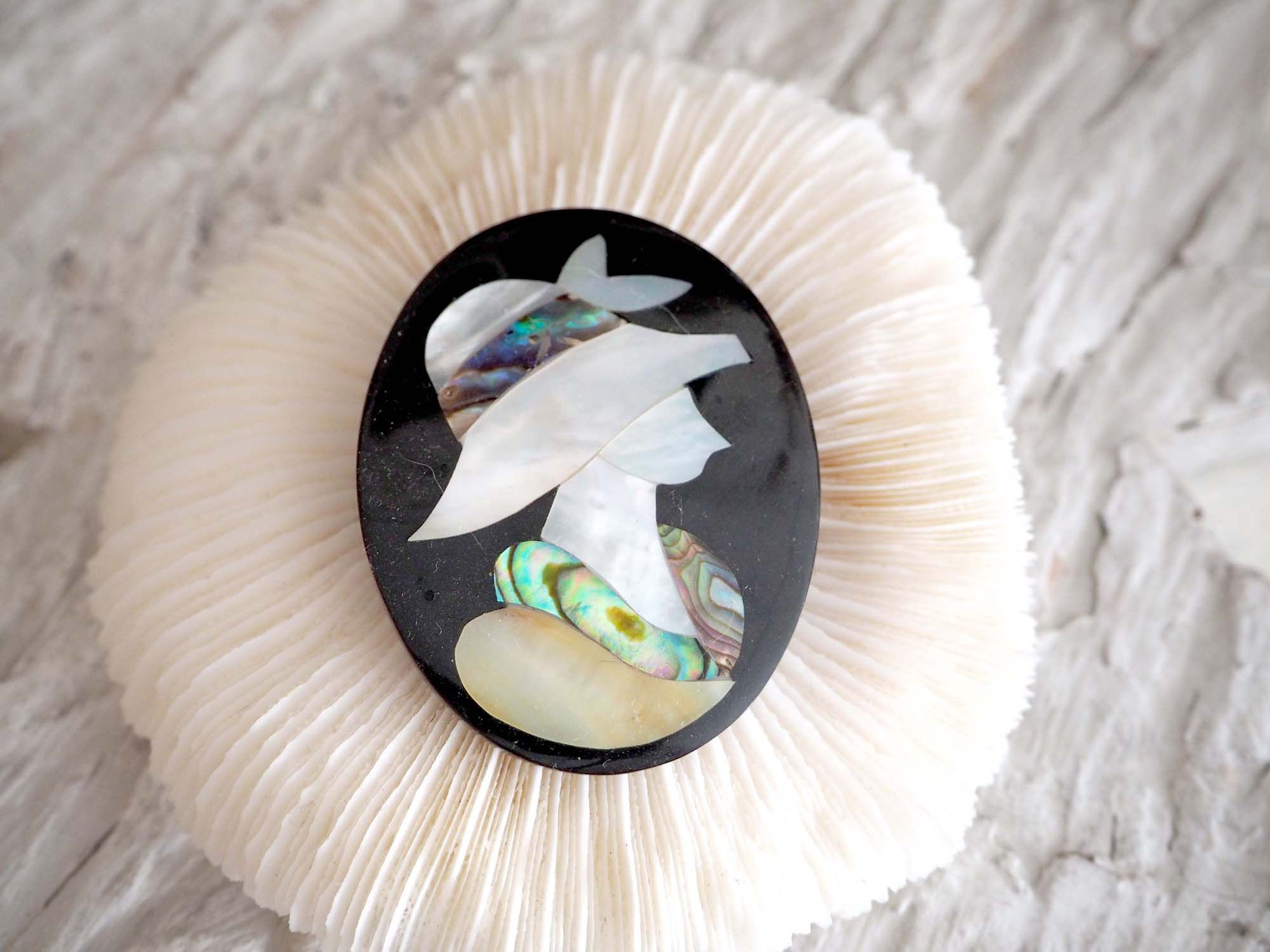 黑色寶石鑲天然貝殼貴婦圖案花紋胸針 日本高級二手中古珠寶首飾