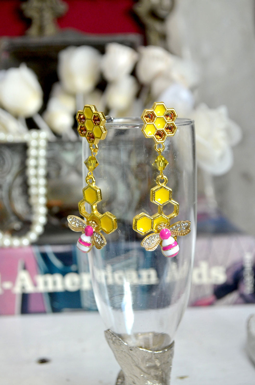 サムネイル： 桃花紅小蜜蜂耳環