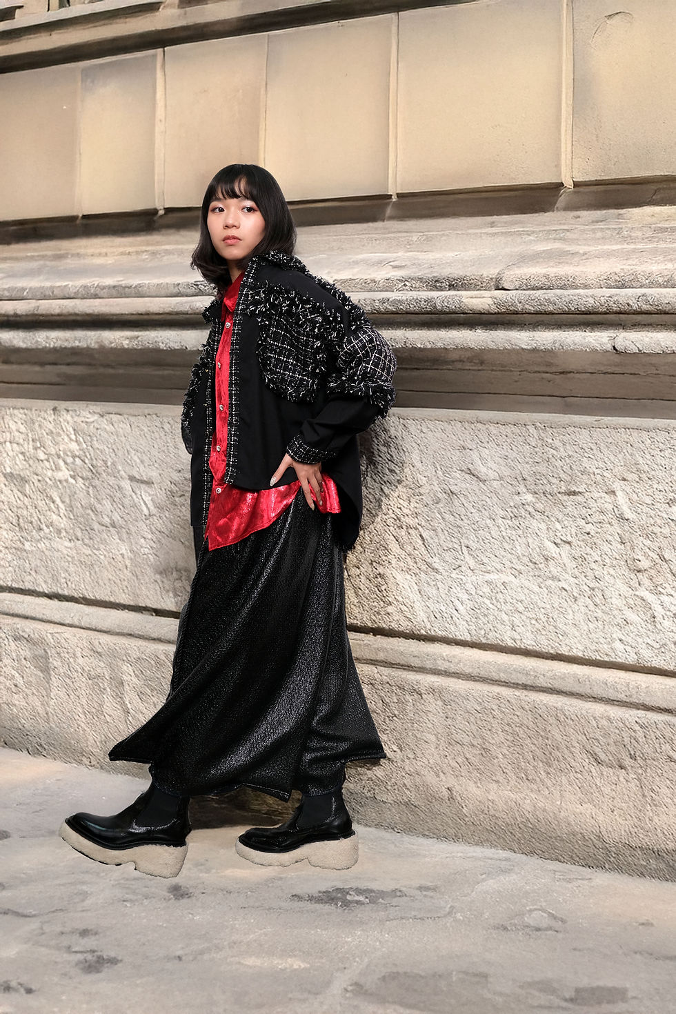 Miniatura: TIMBEE LO Black Double Layer Collar Simple Cutting Shirt on model in paris