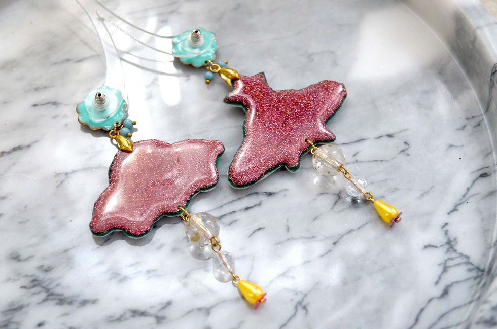 Miniature : TIMBEE LO 藍色刺繡太空船綴水晶寶石裝飾心型圖案耳環