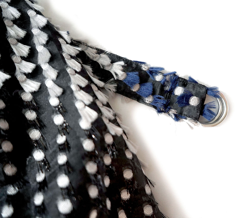 Miniatura: TIMBEE LO Silver Blue Black Feather see-thought chiffon Shirt with invisible strap TIMBEE LO 銀藍黑色排絮編織半透視布料搭帶恤衫    Material -
