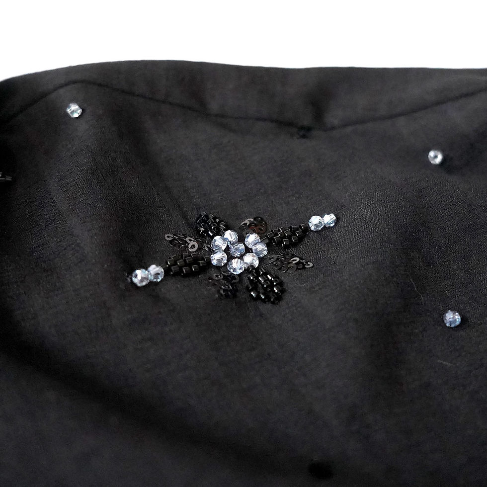 縮圖：TIMBEELO Black Wrinkled Cotton Shirt with 3D Beaded Floral Embellishment -Unisex
