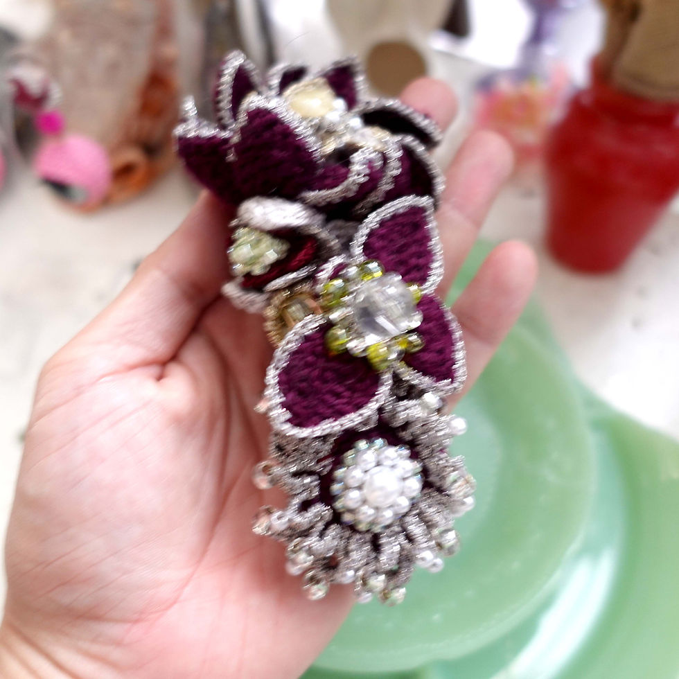Thumbnail: 日本 Japan Minami 酒紅色手工勾冷雛菊小花蕾束髮夾