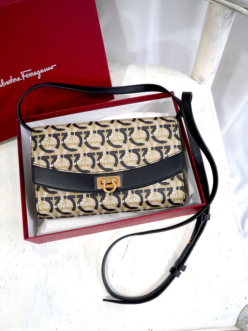 Miniaturbild: Salvatore Ferragamo Camel color monogram cross-body handbag