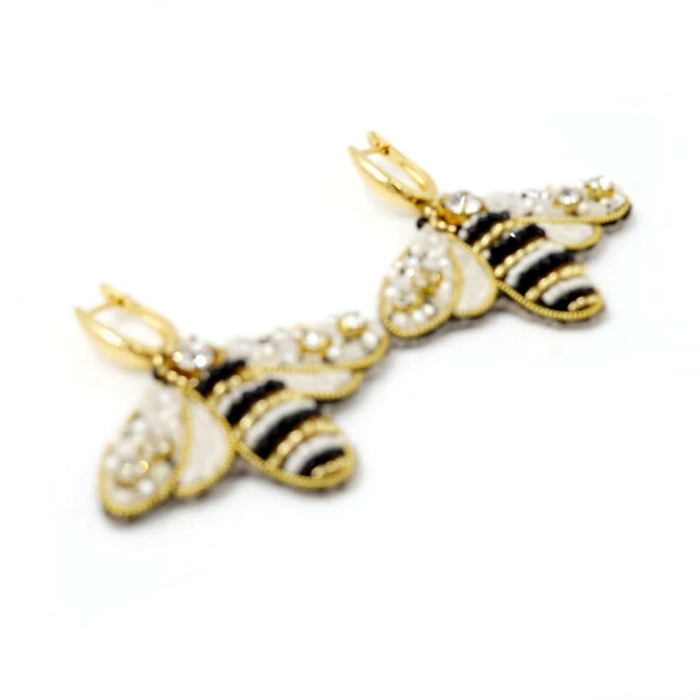 Miniatura: Handcrafted Embroidered Bee Earrings