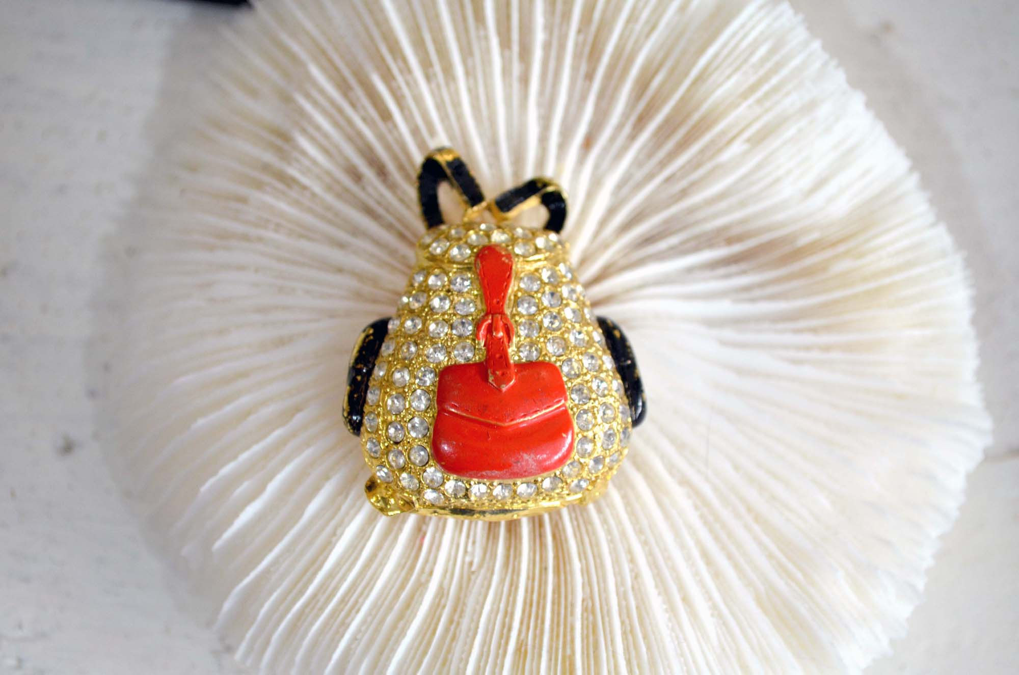 水鑽背包黑紅色鍍金胸針 高貴優雅 日本高級二手中古珠寶首飾