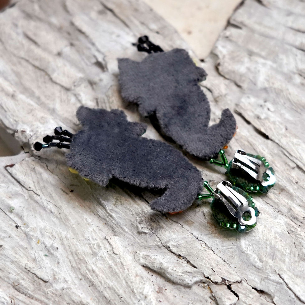 Miniatura: French Hand-Embroidered Baroque Style Black and White Toucan Earrings