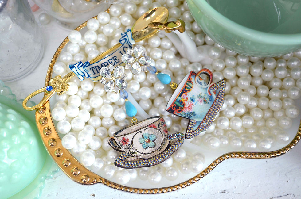 Miniaturbild: 復古茶杯圖案木片耳環 綴施華洛水晶