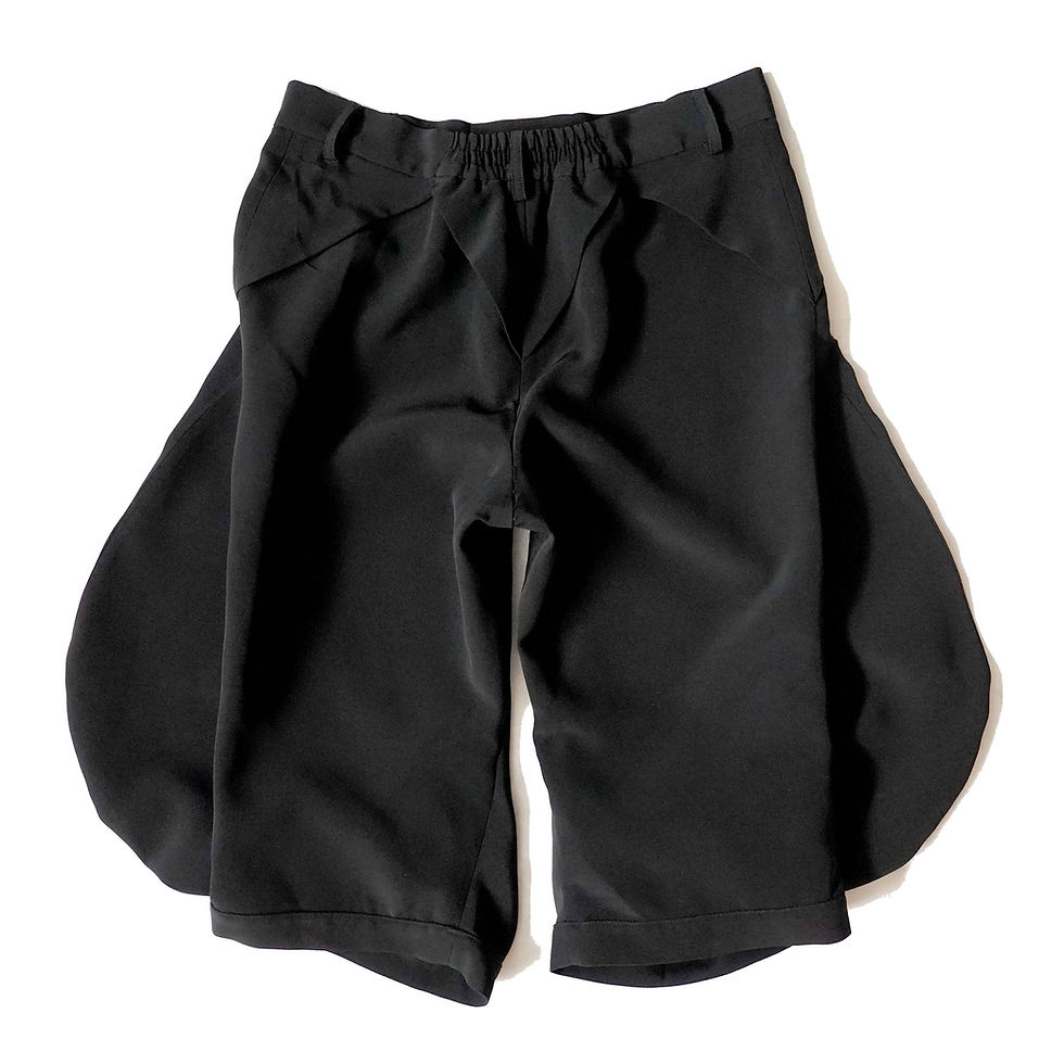 Miniaturbild: TIMBEE LO Black V Darts Circle Cut Shorts with elastic waistband TIMBEE LO 黑色V字褲頭褶圓型剪裁短褲 橡筋彈力褲頭    Size - S / M / L  Accept T