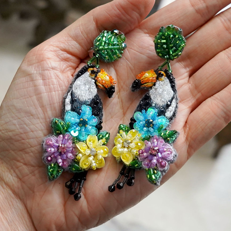 縮圖：French Hand-Embroidered Baroque Style Black and White Toucan Earrings