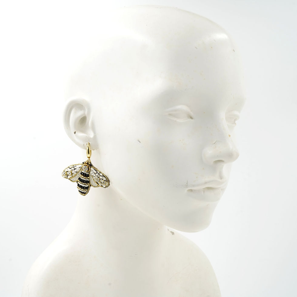 Miniatura: Handcrafted Embroidered Bee Earrings