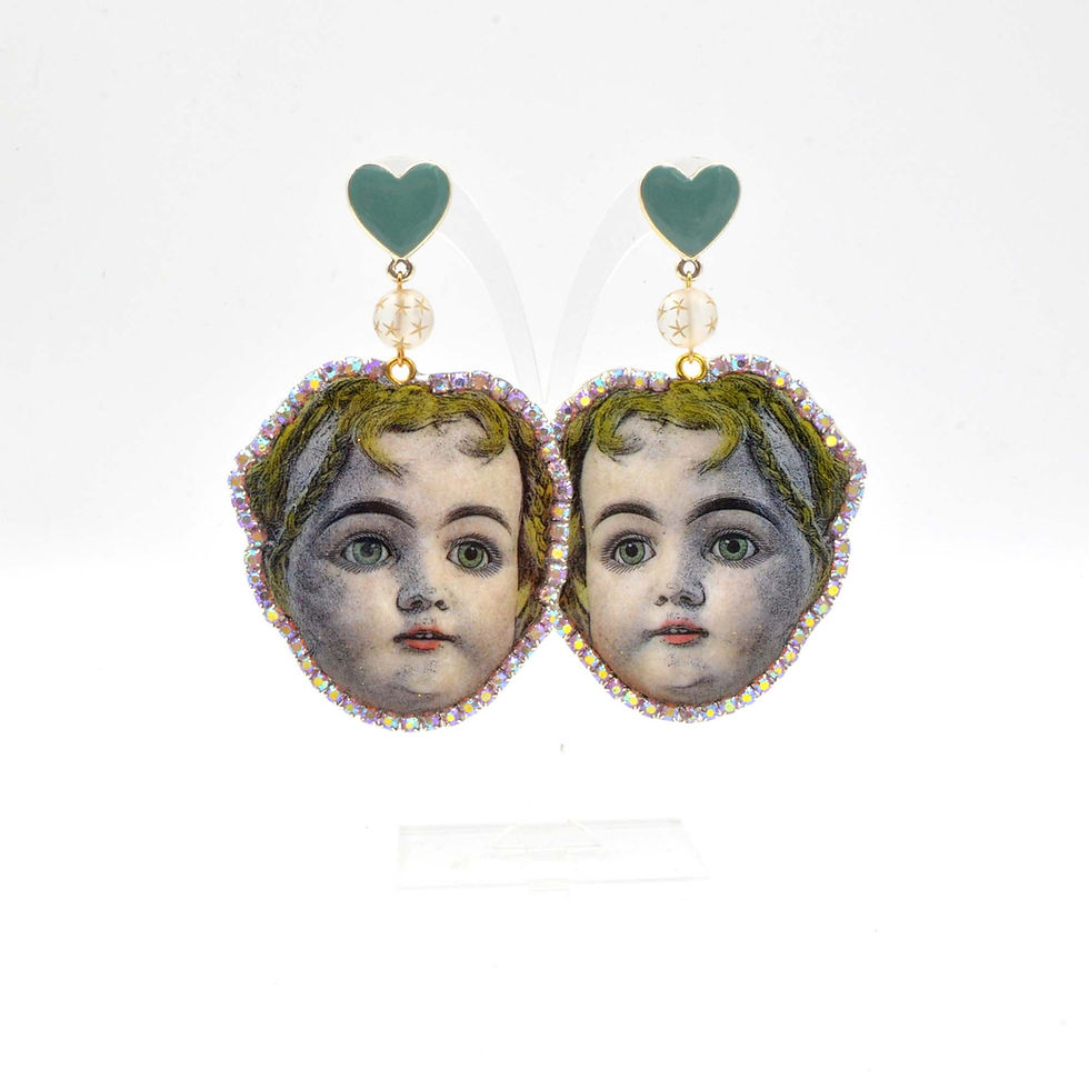 섬네일: 恐怖中古風娃娃木片耳環 繞水晶石花邊 美國訂製 雷射切割 可訂製