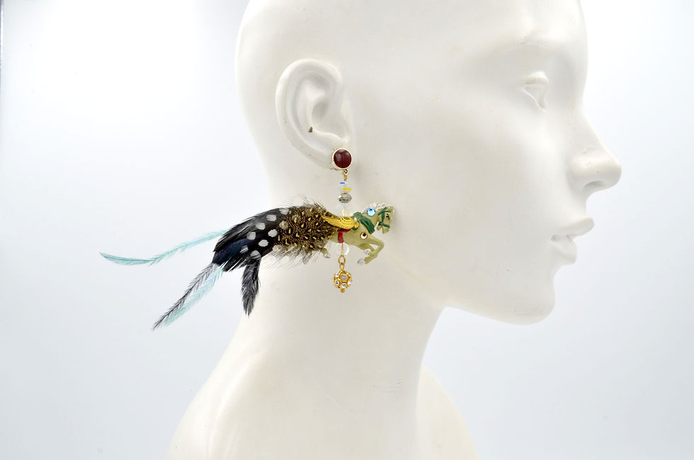 サムネイル： TIMBEE LO 羽毛飛天旋轉木馬耳環