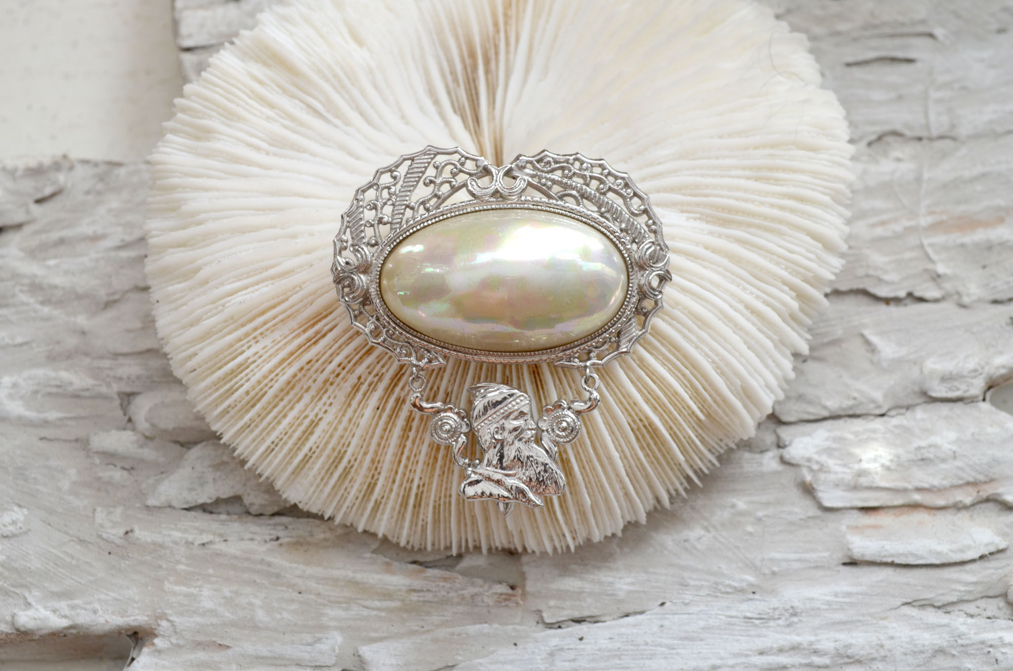 銀色巨型貝殼色珍珠胸針心口針 高貴優雅 日本中古二手珠寶首飾
