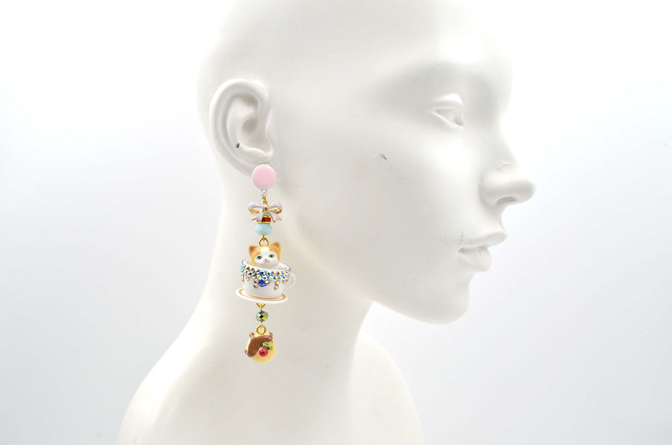 Thumbnail: 貓咪茶杯耳環 綴施華洛水晶 Cats on the Cup Earrings with Swarovski Crystal