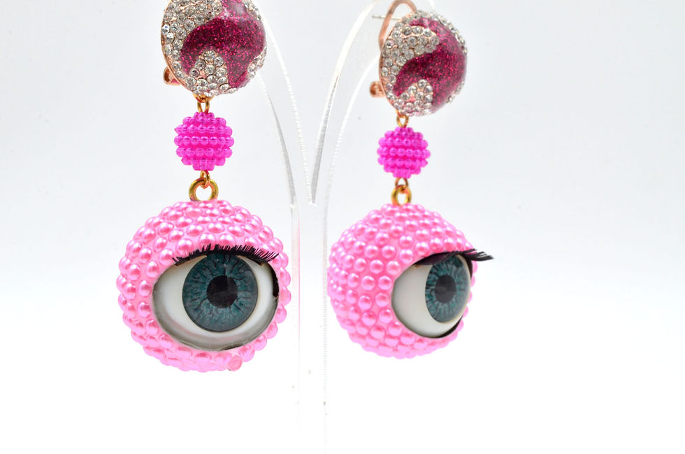 Miniaturbild: 螢光粉紅樹脂珍珠眼球眼珠藝術耳環 24mm直徑 眨眼睡眼Swarovski