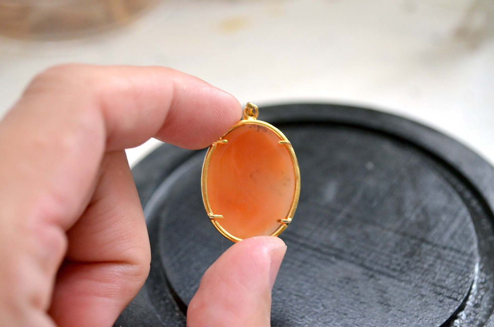 Thumbnail: 日本復古貴婦橘色手工貝殼浮雕吊墜  日本高級二手中古珠寶首飾