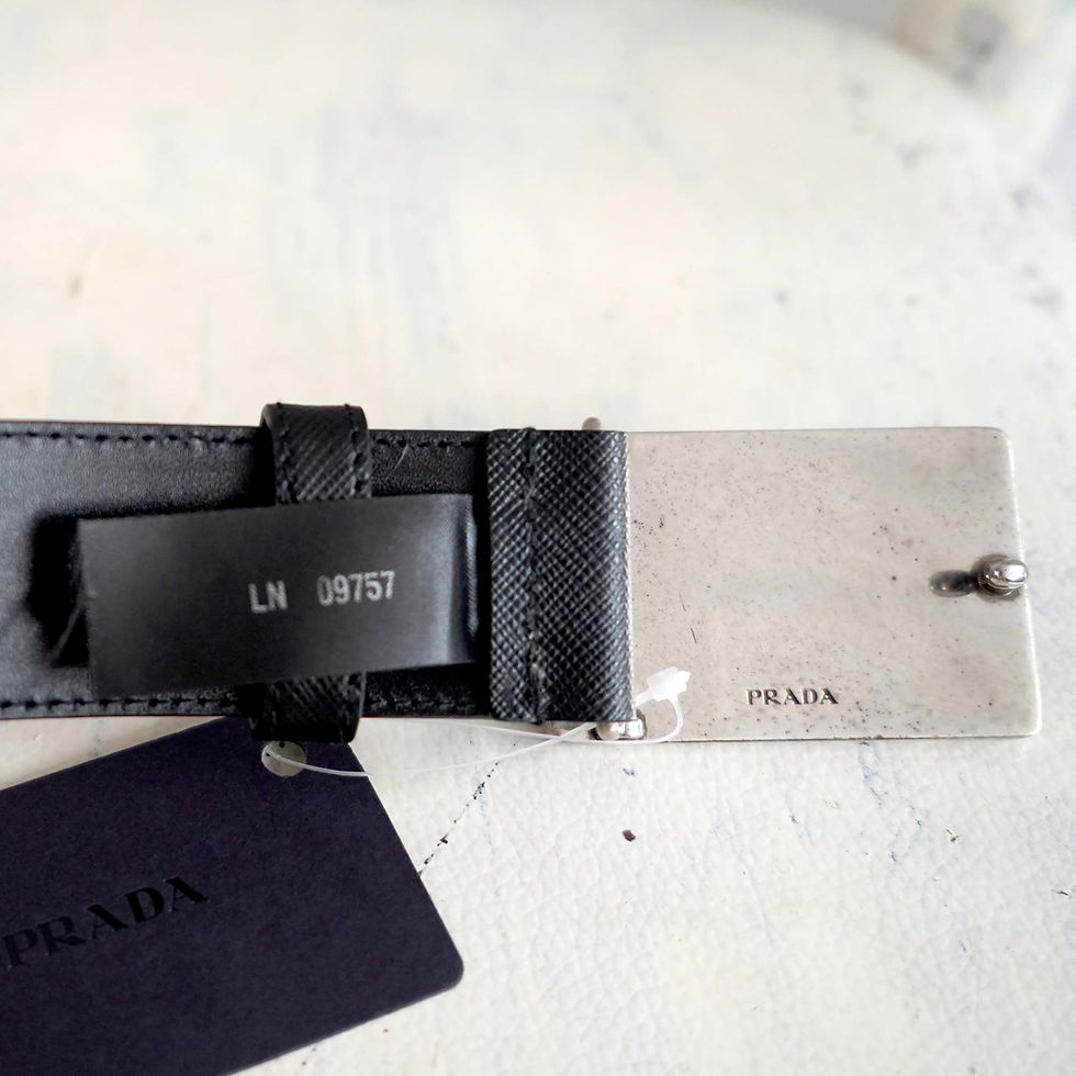 Miniatura: PRADA Black Leather and Red Crocodile Belt with Silver Buckle (Size: 95 cm)