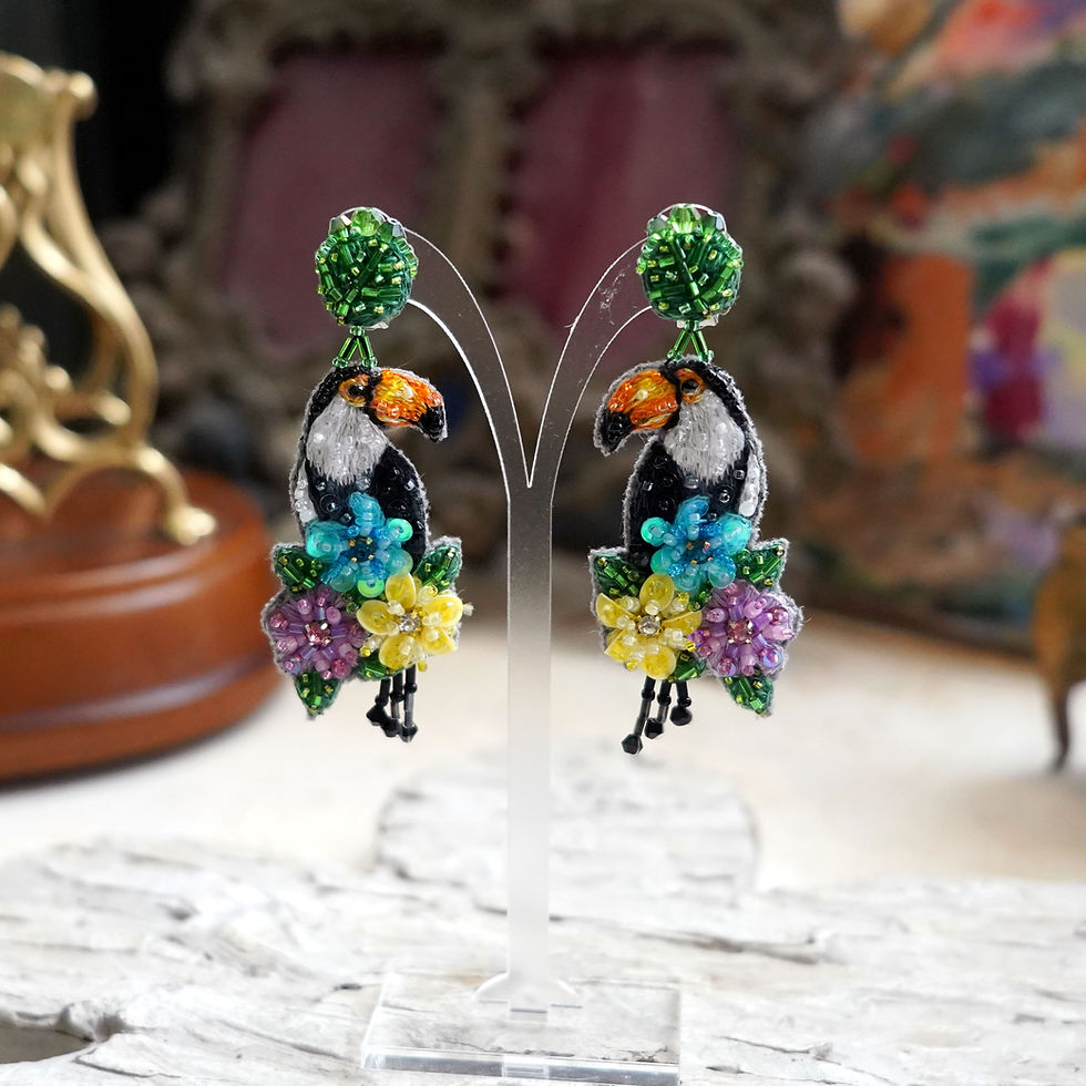縮圖：French Hand-Embroidered Baroque Style Black and White Toucan Earrings