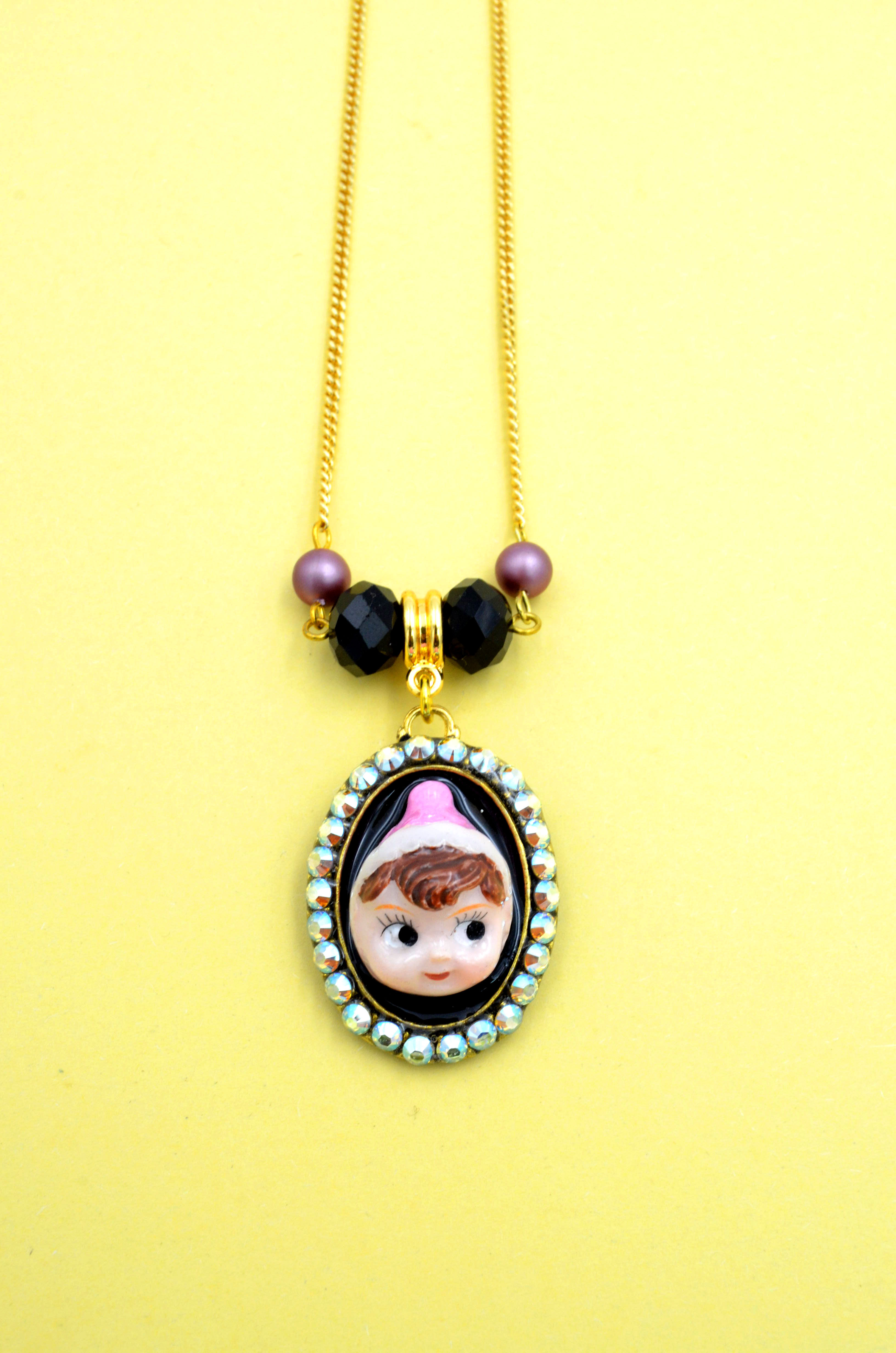 TIMBEE LO 粉紅帽子娃娃綴水晶項鍊