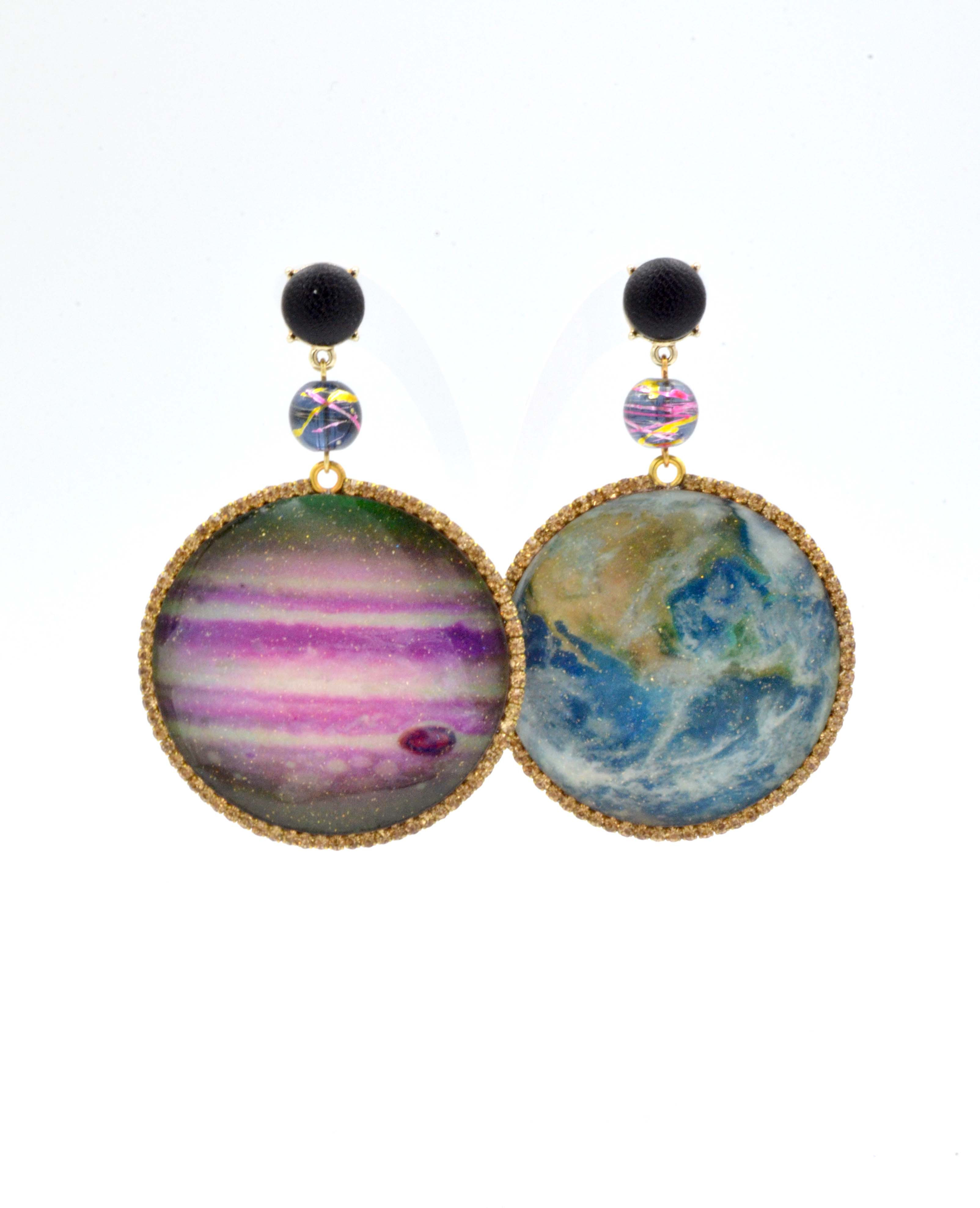 TIMBEE LO 地球 土星球 木片圖案耳環 綴施華洛水晶