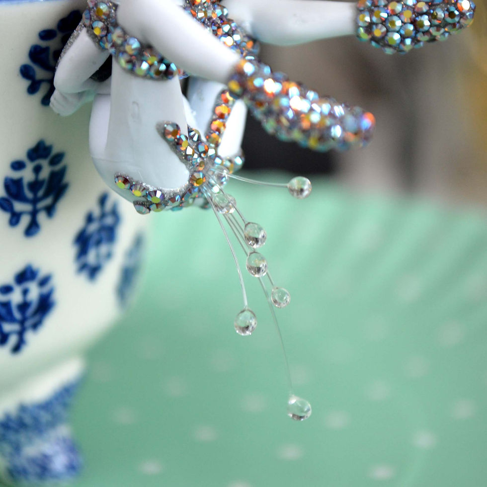 縮圖：TIMBEE LO 豔舞女郎綴Swarovski 施華洛水晶胸針 心口針別針襟針