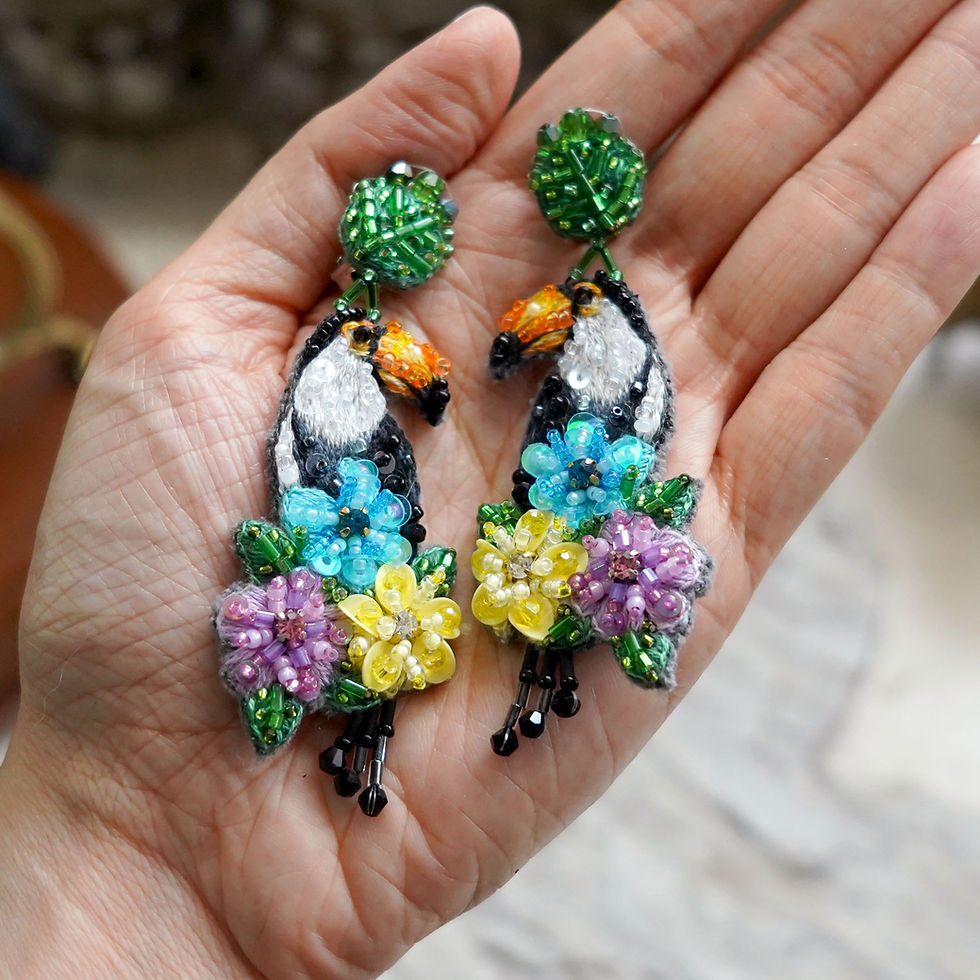 섬네일: French Hand-Embroidered Baroque Style Black and White Toucan Earrings