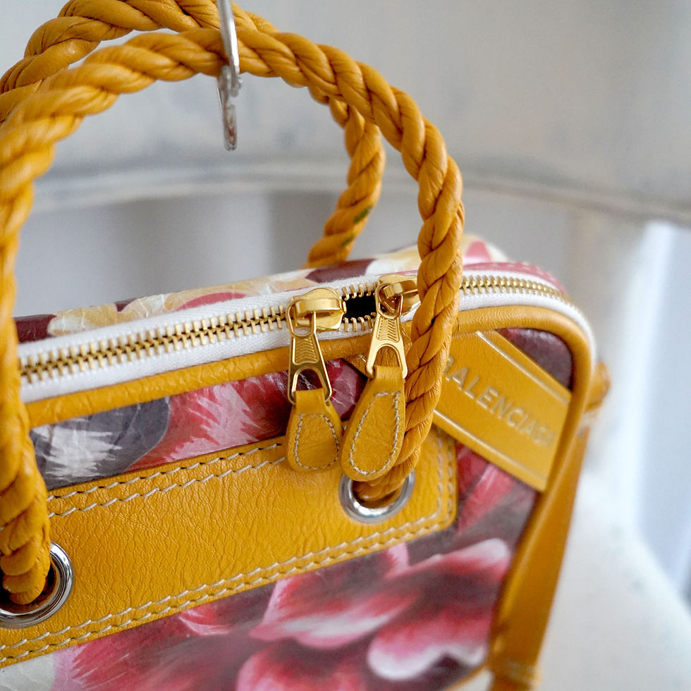 サムネイル： BALENCIAGA Floral Print Crossbody Bag with Braided Handles