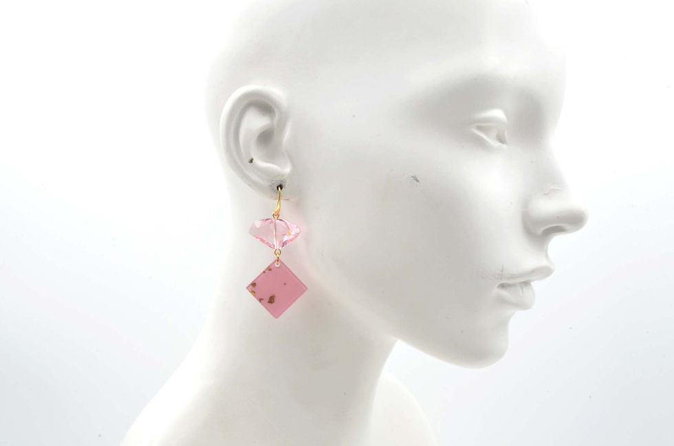 Thumbnail: 粉紅色施華洛不規則水晶石耳環  Baby Pink Swarovski Crystal Earrings