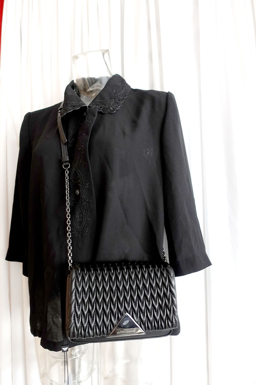 섬네일: Emporio Armani plain leather is a super soft vegan faux lambskin crossbody handbag