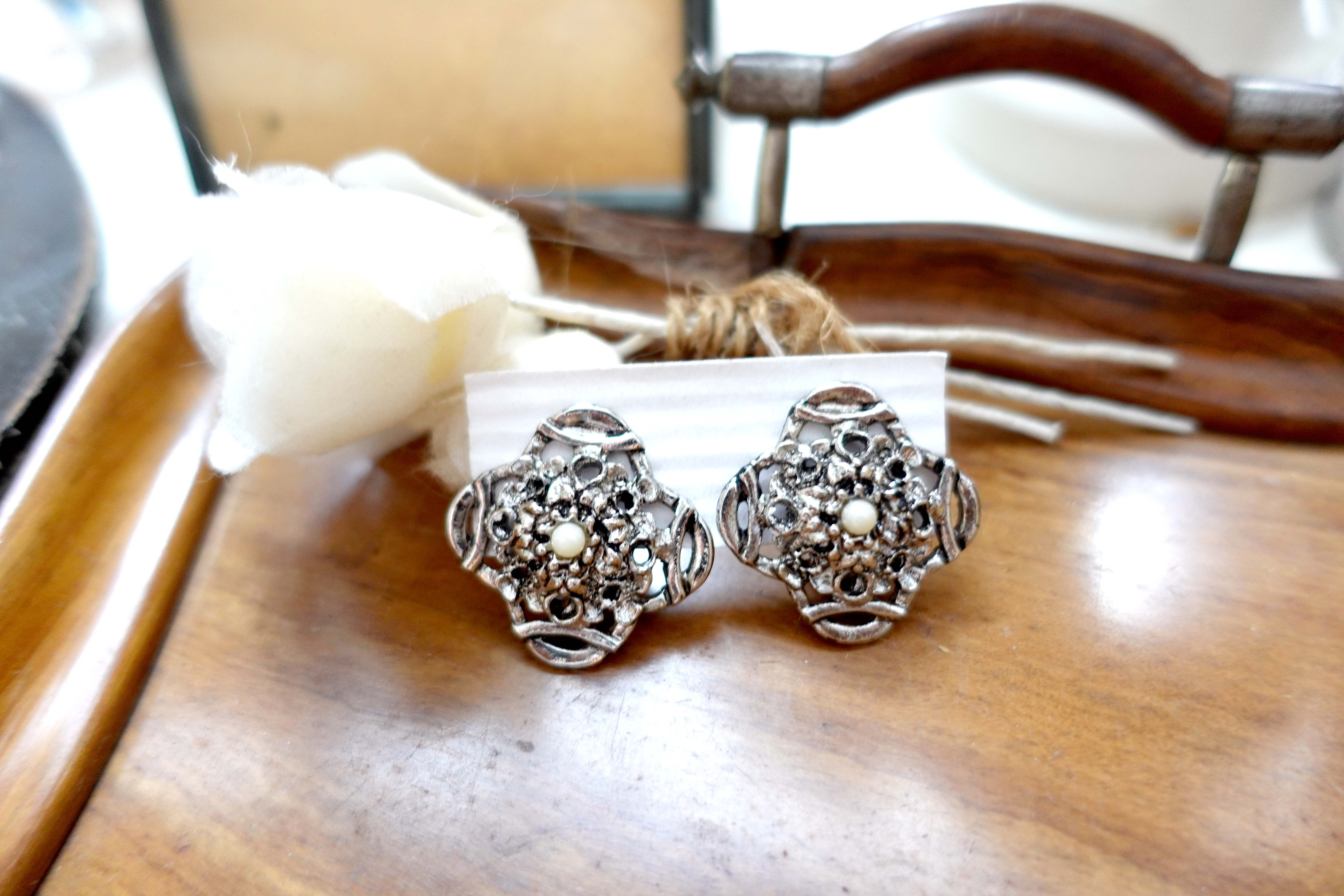 日本中古80年代昭和年代銀色十字花形耳夾耳環 高級二手古著珠寶