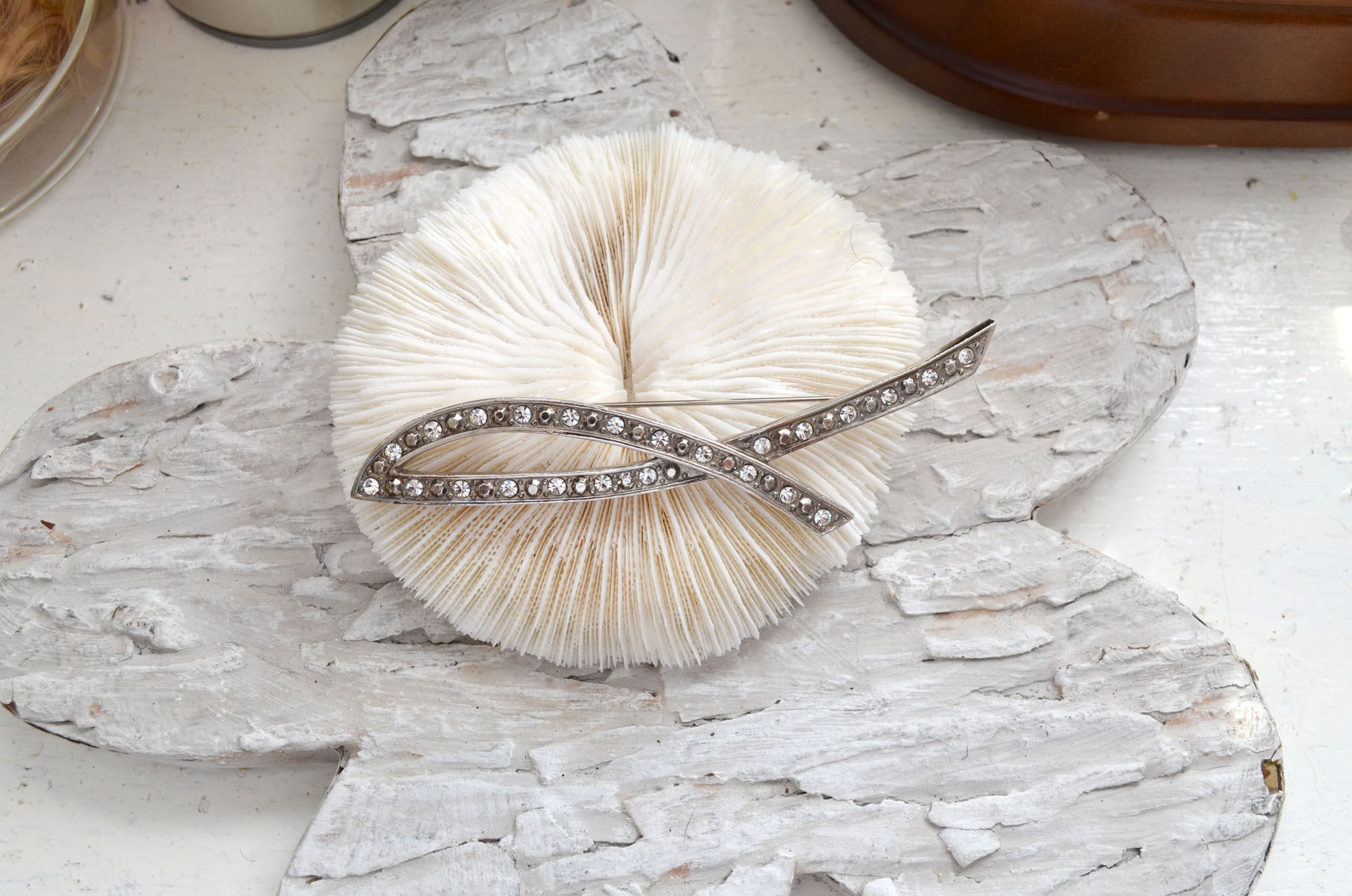 銀色流線型閃石胸針心口針 高貴優雅復古 日本中古二手珠寶首飾