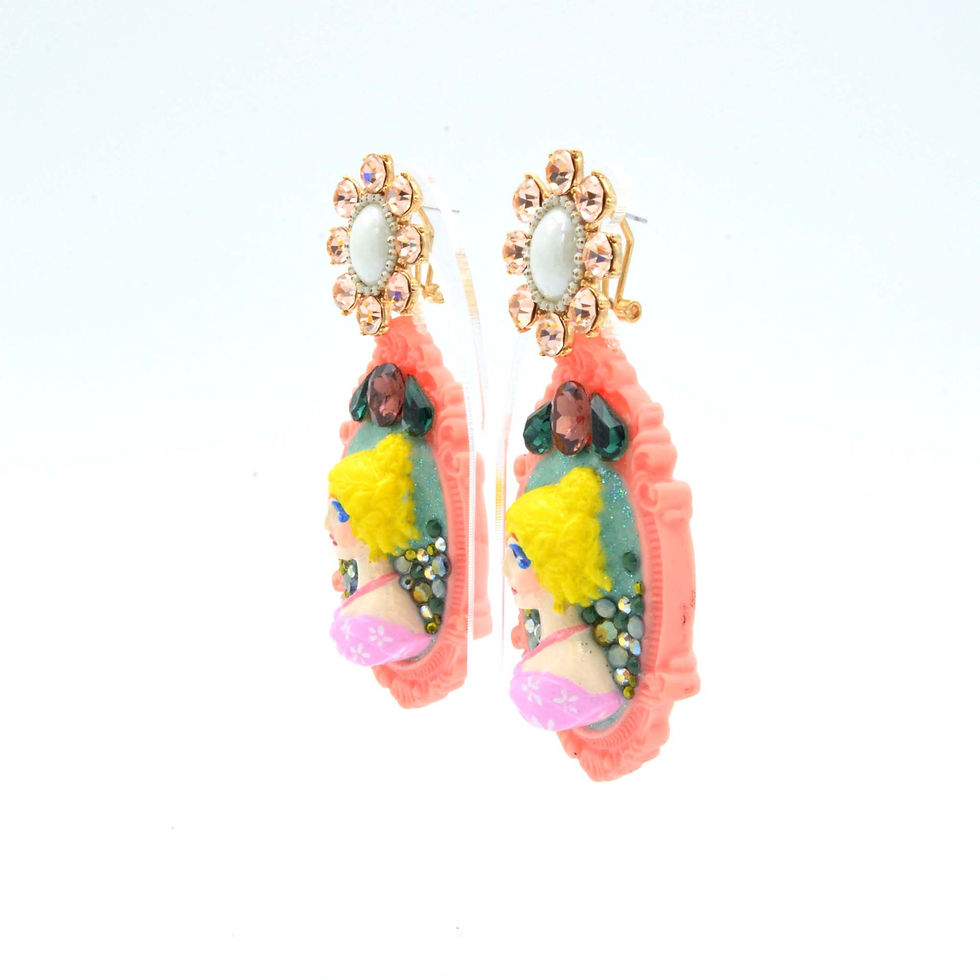 サムネイル： 立體浮雕女王耳環 綴施華洛水晶 獨一無二 全手繪 手工製