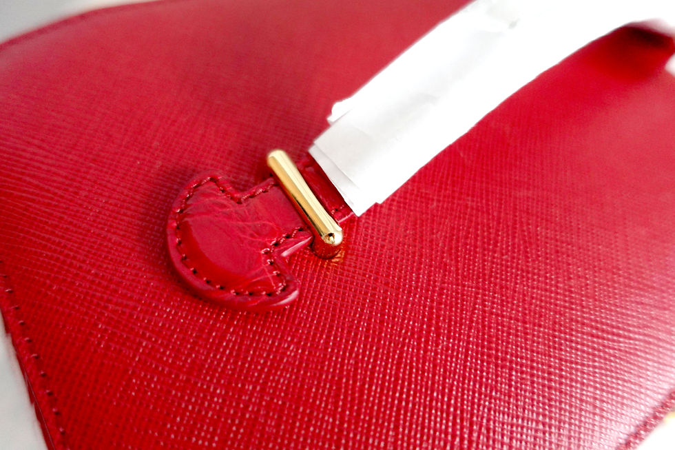 Miniaturbild: PRADA red mesh cow leather and crocodile leather cosmetic bag 100% genuine