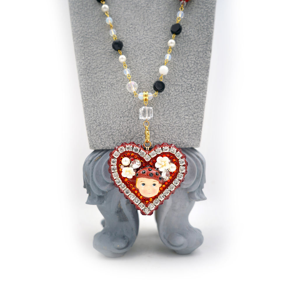 Miniatura: 【CUPID】Red Heart & Boy deco w/ Swarovski Crystals Faux Pearl Necklace