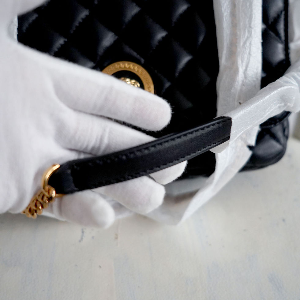 サムネイル： Versace Black Lambskin Round Medusa Logo Quilted Crossbody Bag