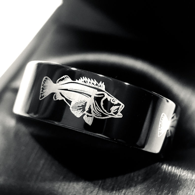 Black tungsten ring engraved with bass fish pattern, comfort-fit men’s fisherman band.