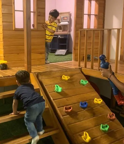 kids play area in salon.png