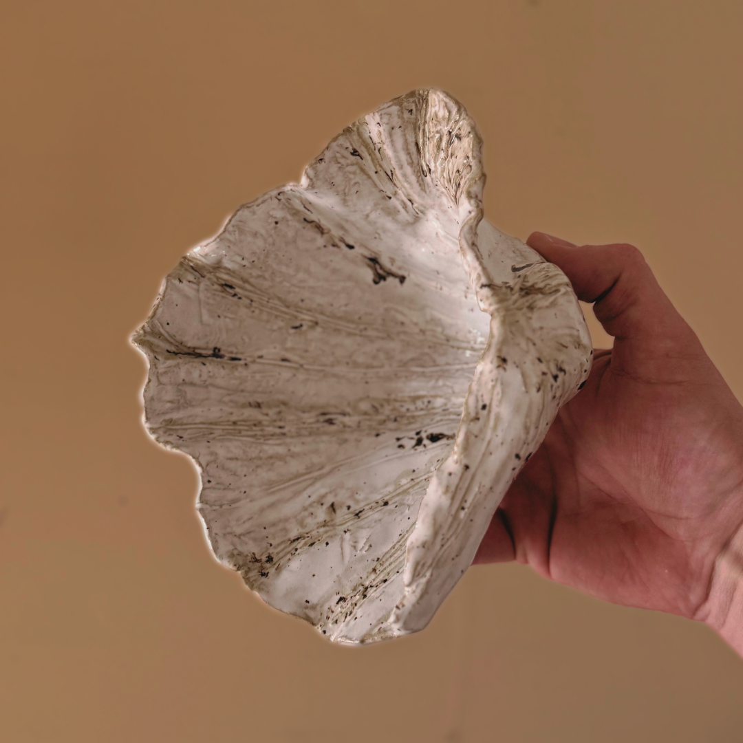 Bowl. Clam Shell
