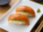 3.- Nigiri de Salmón con aguacate