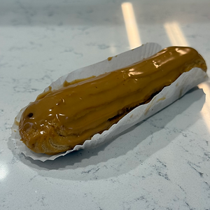 ÉCLAIR AU CAFÉ