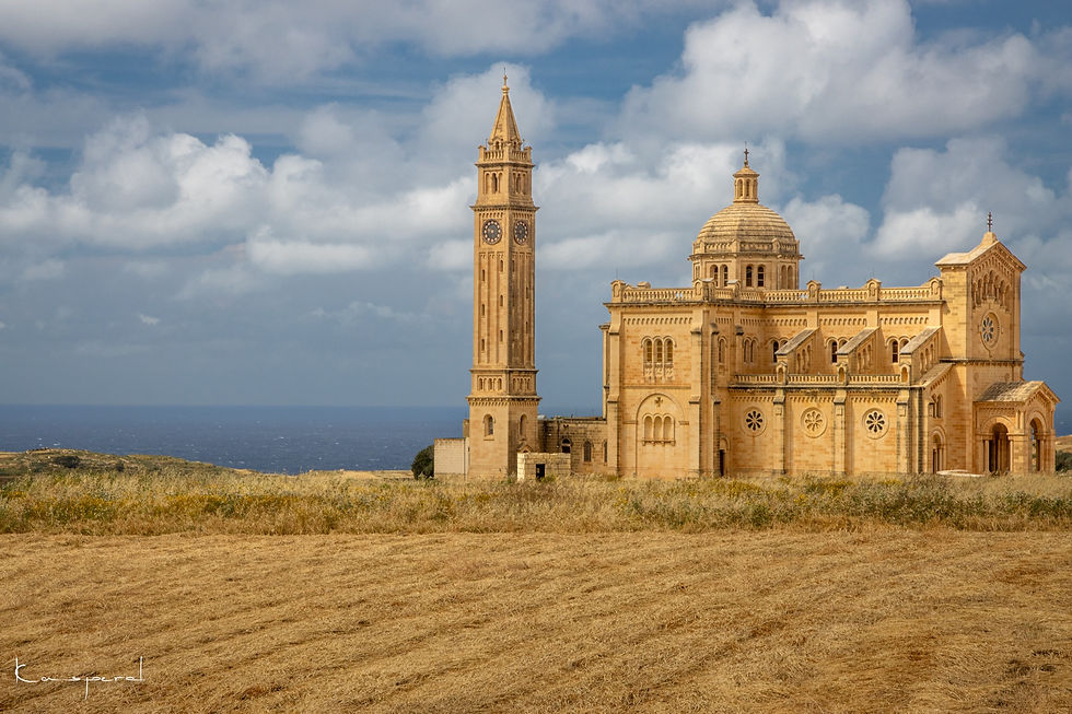 Miniature : Magnifique basilique en pierre calcaire jaune isolée dans la campagne de Gozo