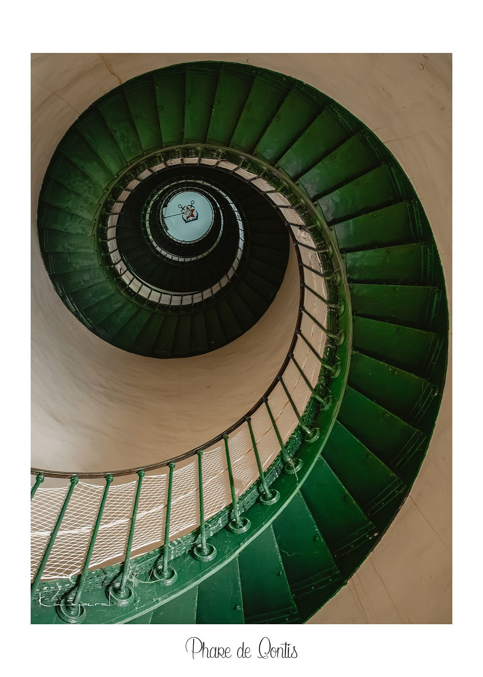 Escalier en colimaçon à l’intérieur du phare de Contis dans les Landes.