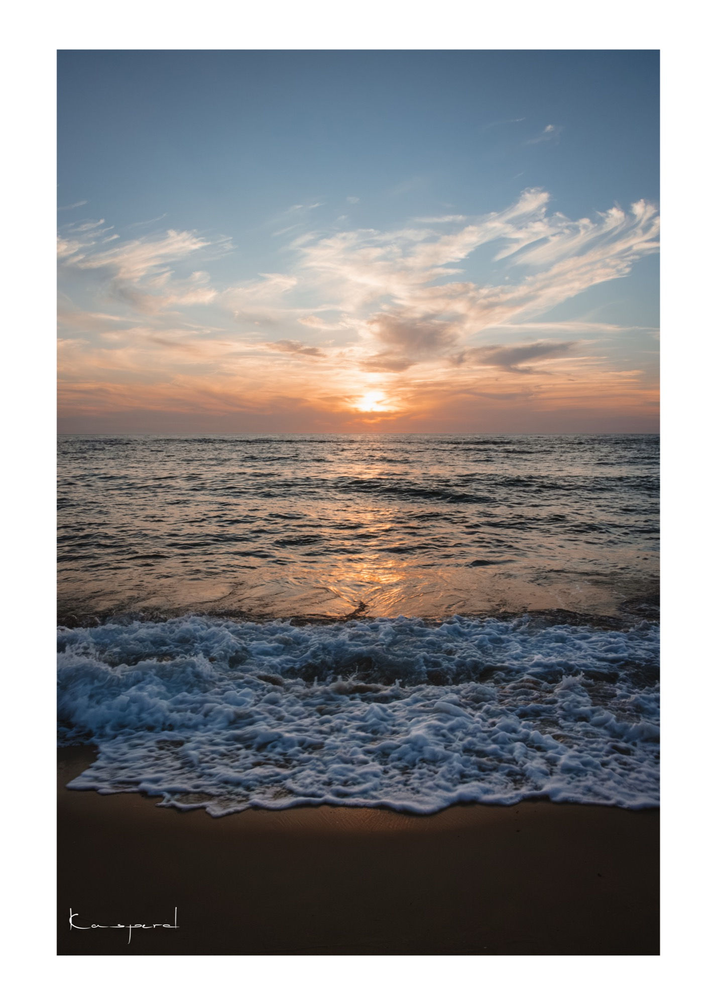 Soleil couchant sur l’océan Atlantique depuis la plage du Cap de l’Homy.