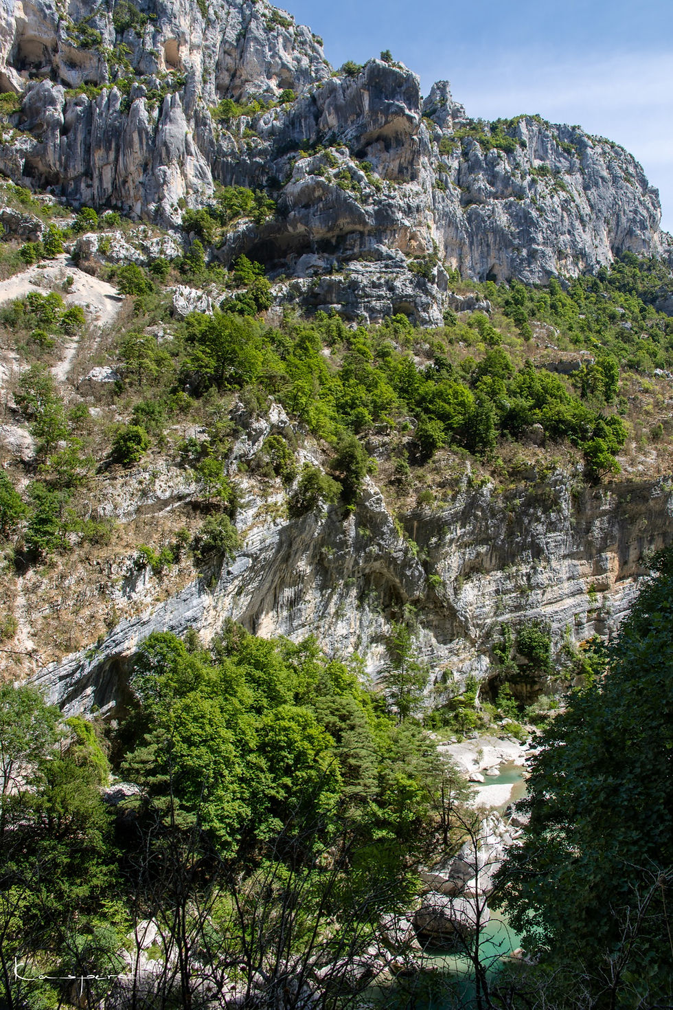 Miniature : Les parois impressionnantes des Gorges du Verdon domine la rivière et ses eaux turquoise
