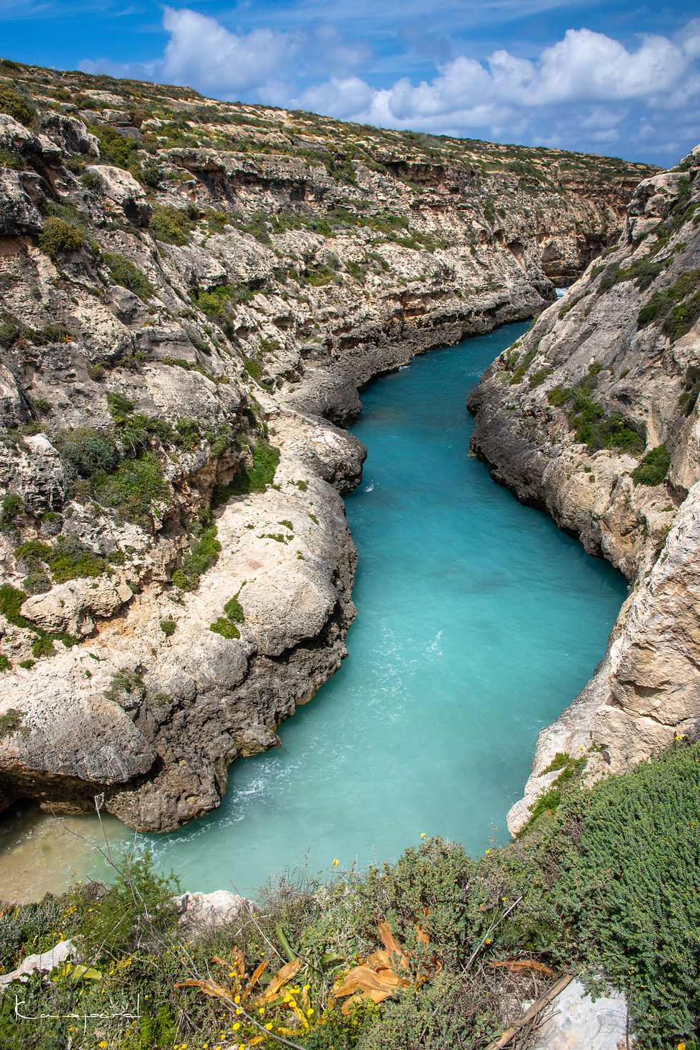 Miniature : Etroit canyon marin aux eaux turquoises dans lequel s'engouffre la mer Méditerranée