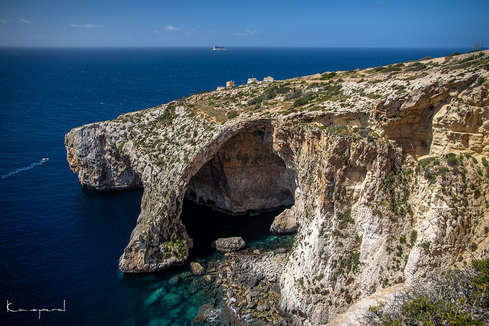 Miniature : Grande et belle arche en pierre surplombant la Méditerranée pour former une grotte marine exceptionnelle à Malte